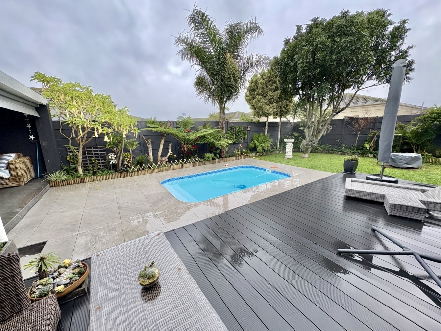 3 Bedroom Property for Sale in Sunningdale Western Cape
